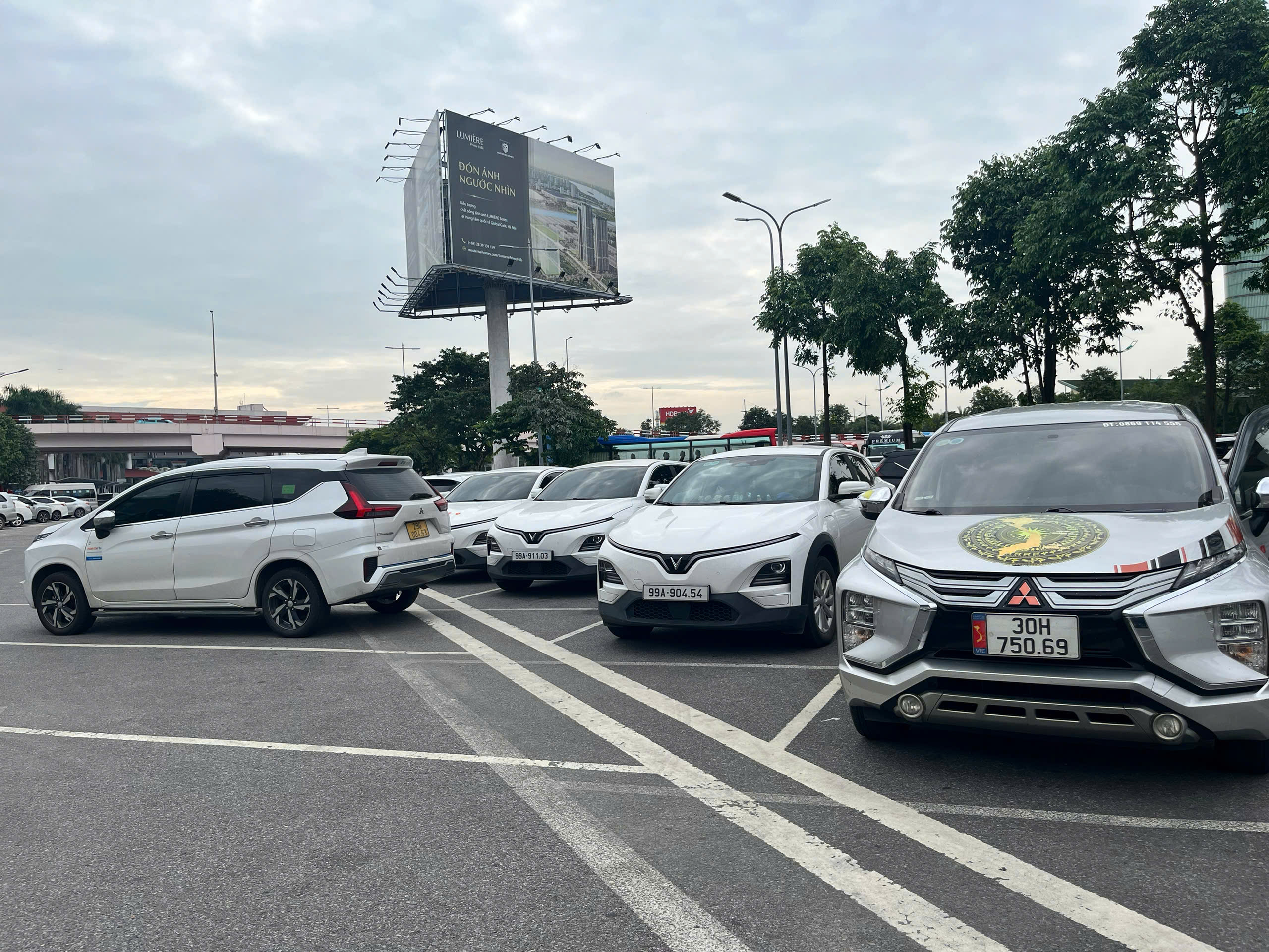 Mẹo tiết kiệm chi phí taxi Nội Bài: đặt 2 chiều, ghép điểm