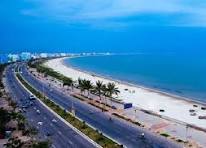 Đền Độc Cước và núi Trường Lệ nhìn ra biển Sầm Sơn