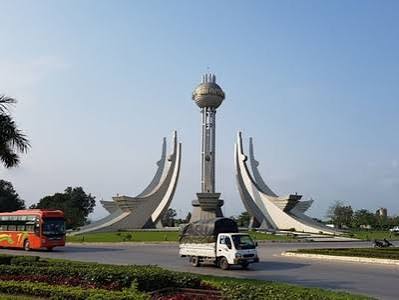 Tìm xe từ Hỏa Lò lên sân bay Nội Bài | Taxi Nội Bài 686