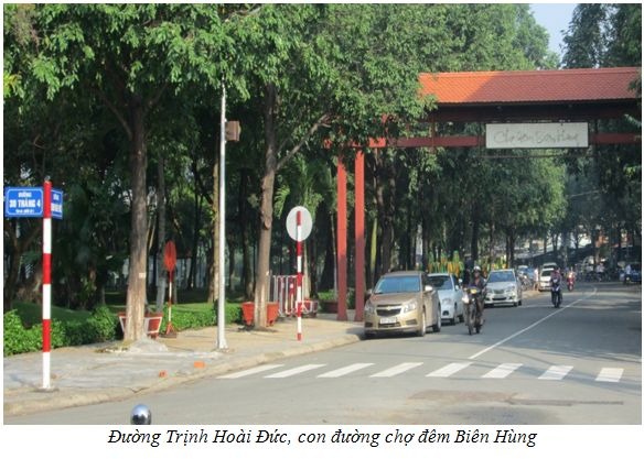 Xe taxi phục vụ khách từ Trịnh Hoài Đức lên sân bay Nội Bài